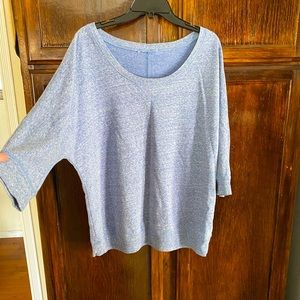 Super comfy 3/4 sleeve lightweight sweatshirt top. No tag. Size Lg
